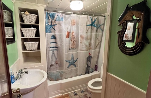 White Lake House | Mellow Fish - where memories last a lifetime! Only steps away from the lake.