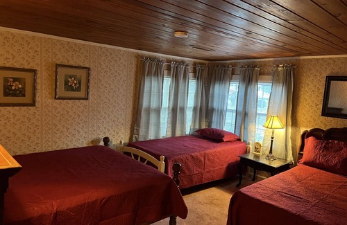 White Lake House | Mellow Fish - where memories last a lifetime! Only steps away from the lake.
