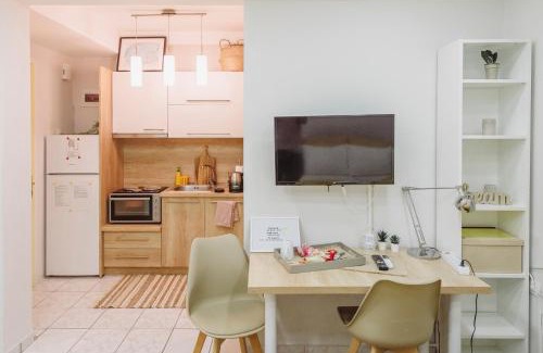 Komotini Apartment | Mellow Yellow