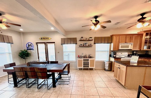 Port O Connor House | MELLOW YELLOW in Dolphin Point POC