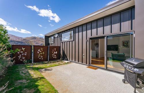 Lowburn House | Melmore Oasis - Cromwell Holiday Home
