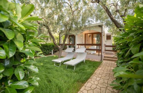 Mattinata House | melograno Holiday Home featured with Swimming Pool and Private Beach