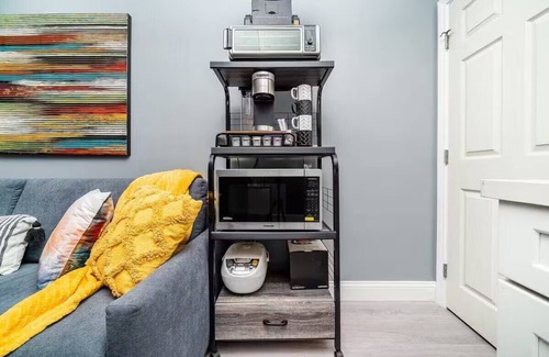 Vista Apartment | Melrose Exec Studio Queen + Bunk - Pet-Friendly