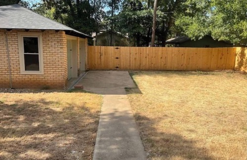 Jacksonville House | Melvin’s Place - newly renovated spacious 2 bdrm 1 bath home.