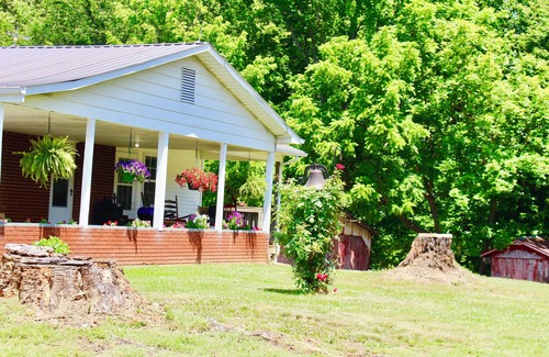 Byrdstown House | Mema and Pa’s Place