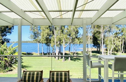 Dalmeny House | Memories Lakehouse at Dalmeny - pet friendly, waterfront, Sunday check out 3pm!