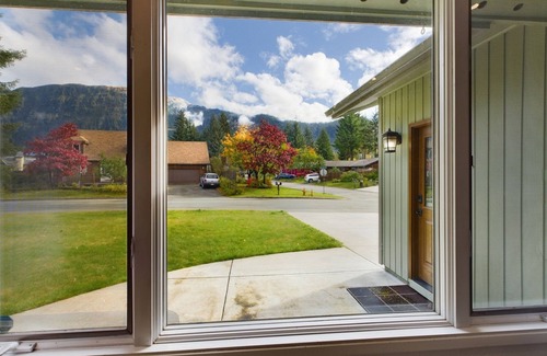 Mendenhall Valley House | Mendenhall River Views-Single Level-Covered Deck