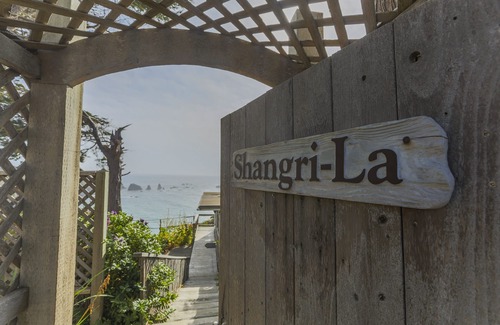 Albion Cottage | Mendocino Coast Cliffside Cottage—Shangri-La