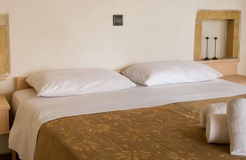 Monemvasia House | Menexes Suites Fiorelli Suite with Garden View