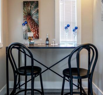 Downtown Dunedin Bed & Breakfast | Meranova Guest Inn