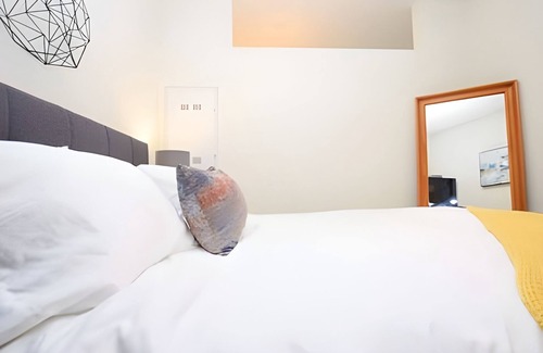 Mercer Island Apartment | Mercer Island 1 BR 3| Fast WiFi | Gym | Sophari