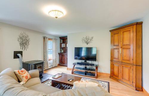 Plainfield House | Meriden Village of Plainfield Home with Backyard