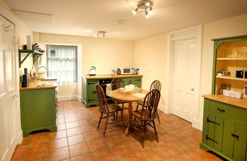 Biggar Apartment | Merlindale 5* self-contained, two bed/two bath apt. by River Tweed in NSA