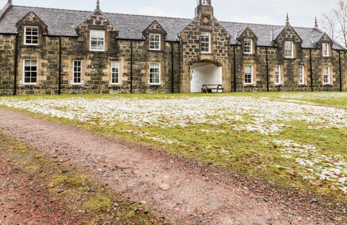 Spean Bridge Apartment | MERLIN, family friendly, character holiday cottage in Fort William