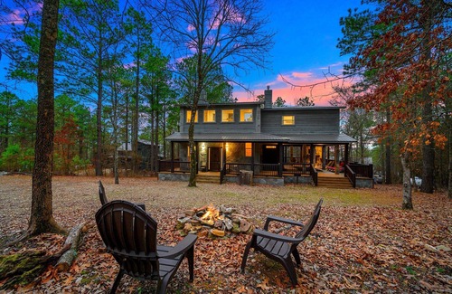 Broken Bow Cabin | Merlot Mountain: Couples Cabin w/Pool & Spa