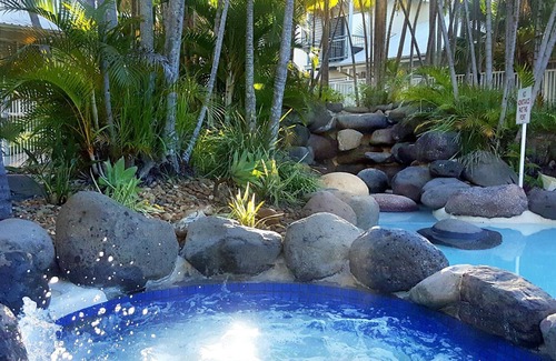 Mermaid Beach Villa | Mermaid Beach 5 min stroll! Pacific Fair 8 min! Ground level, private.