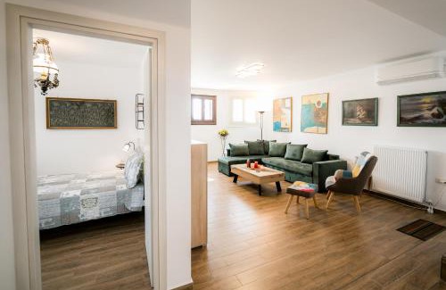 Koropi Apartment | Mermaid Beachfront Villa