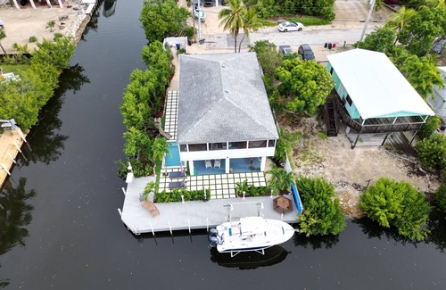 Breezeswept Beach Estates House | Mermaid House! Pool, Dockage, Outdoor Bar!