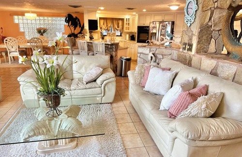 Gulf Harbors House | Mermaid's Cove🧜🏻‍♀️🌊GORGEOUS PREMIER WATERFRONT Home! PRIVATE DOCK-FAST Gulf access!