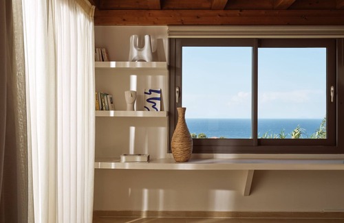 Planos Villa | Merovigli 4 bedroom villa with private pool and sea views