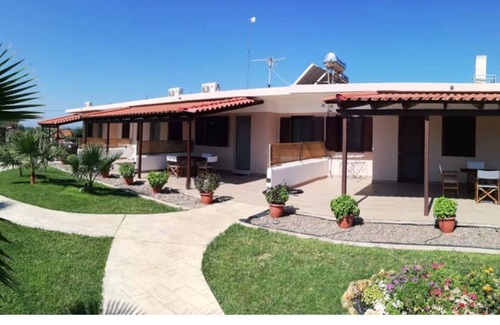 Pineios Apartment | 'Merovili Apartment 2' close to the Sea with Garden & Wi-Fi