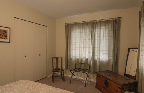 Powell River House | Merry Berry Hideaway, central and private.