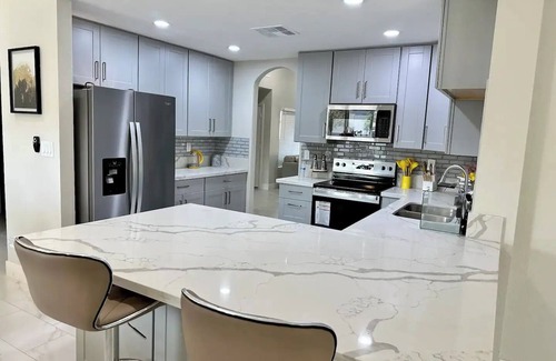 Dobson Ranch House | Mesa 4BR Home big Pool & Jacuzzinn