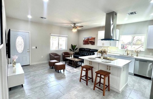 Dobson Ranch House | Mesa Modern 2BR: Classic & Charmnn