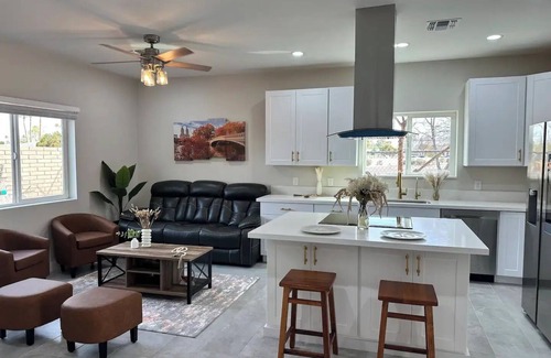 Dobson Ranch House | Mesa Modern 2BR: Classic & Charmnn