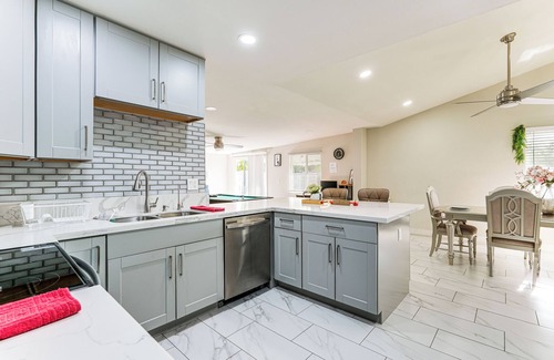 Dobson Ranch House | Mesa Oasis w/Diving Pool By Spring Training, Dtwn