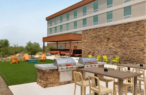 East Mesa Hotel | Mesa's Hidden Gem! Free Breakfast, Outdoor Pool, Pets Allowed, Free Parking!