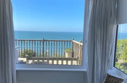 Seaton Cottage | Mesmerising sea views above the beach Cornwall.nn