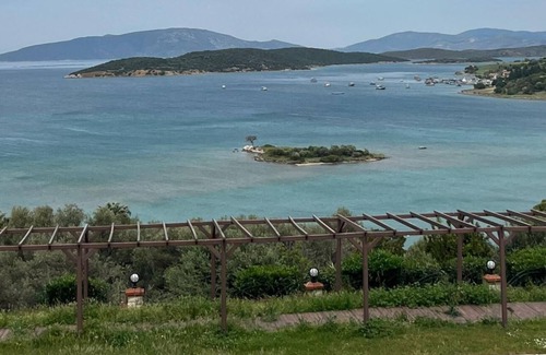 Ildır Koyu Apartment | Mesmerizing Flat with Shared Pool in Cesme