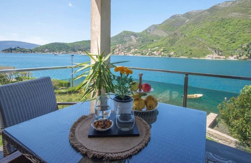Lepetane Apartment | Mesmerizing Studio Flat near Kotor Bay in Tivat