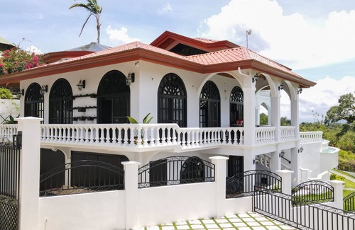 El Castillo Villa | Mesmerizing Volcano Villa Infinity Pool + Hot Tub