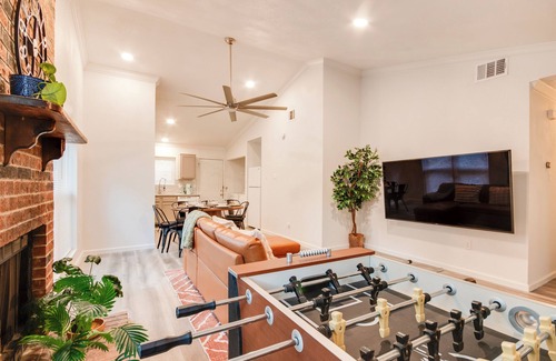 Mesquite House | MesquiteRetreat15min StateFairTXFoosballBigYardBBQ