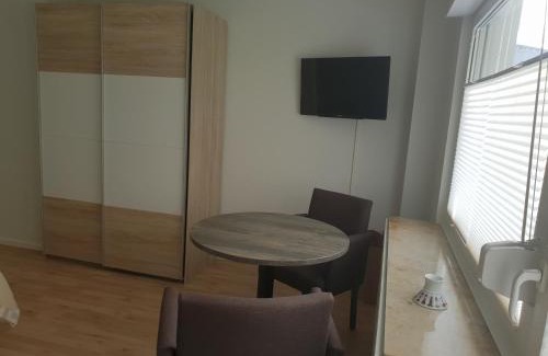 Monheim Apartment | MESSE CGN-DUS Studio-Wohnung für 2-4; Zumietung bis 8 Personen möglich
