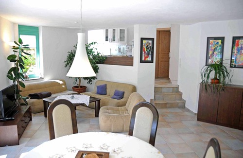 Aichtal Apartment | Messe Stuttgart, relaxed living in a Swabian idyll, free WiFi