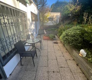 Tiefenbroich Apartment | Messenahe Moderne Zwei-Zimmer-Wohnung 42qm
