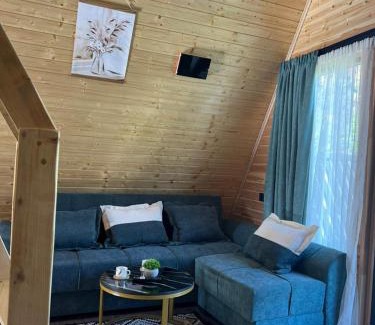 Bagvdanari Ski Chalet | Mestia Sunrise Cottage - 1BR Cosy Stay in Svaneti