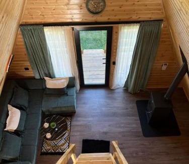 Bagvdanari Ski Chalet | Mestia Sunrise Cottage - 1BR Cosy Stay in Svaneti