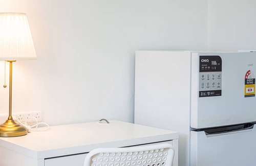 Parramatta Condo | Metawise Cozy & Modern Bedroom in Shared Living Space with Free Parking