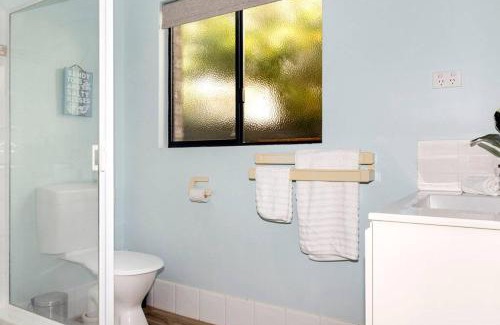 Quindalup House | Meters to Beach, Walk to Town!
