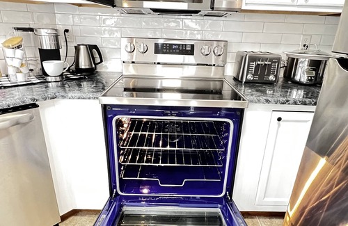 West Valley City Apartment | Meticulously clean condo/1gig fiber optics internet