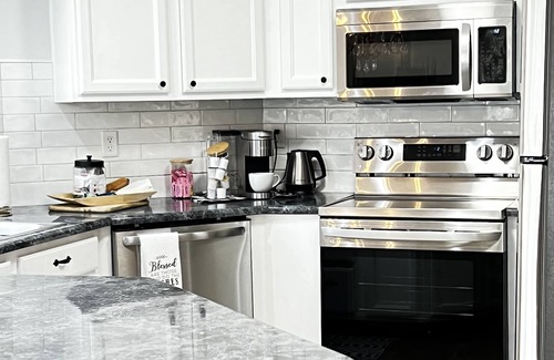 West Valley City Apartment | Meticulously clean condo/1gig fiber optics internet