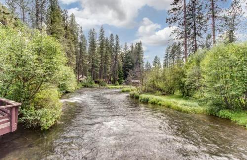 Camp Sherman House | Metolius Cabin 10