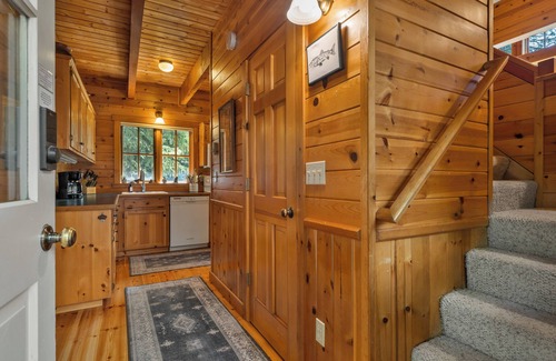 Camp Sherman Condo | Metolius River Resort Cabin 2 Luxurious cabin on the Metolius River w/fireplace