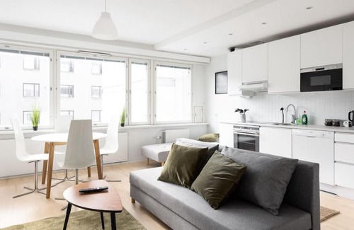 Alppiharju Apartment | Metro nearby,Quality apartment, netflix, KALLIO
