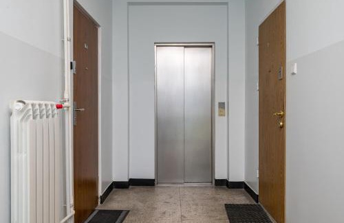 Bielany Apartment | Metro Słodowiec Charming Apartment by BookingHost