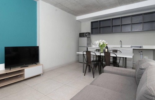 Rosebank Apartment | Metropole 2 Bed Retreat in Vibrant Rondebosch